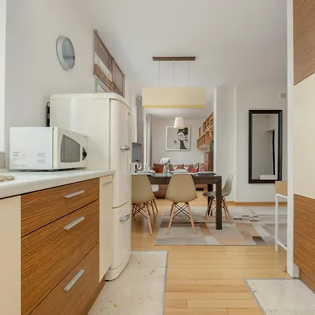 Spacious In The Heart Of By Renters Daire