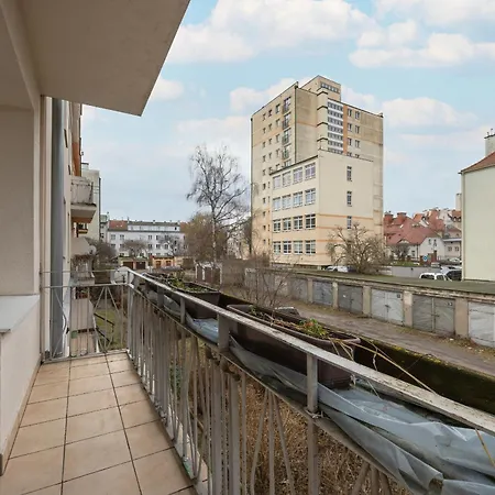 Spacious In The Heart Of By Renters Daire *