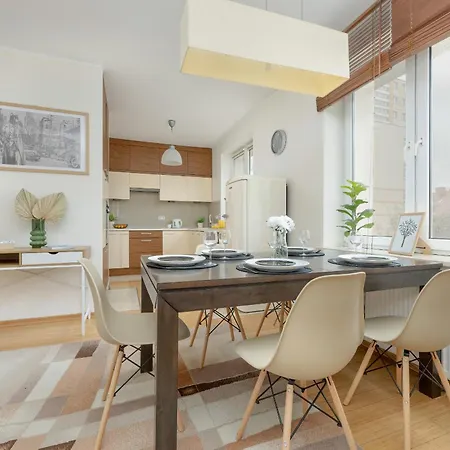 Spacious In The Heart Of By Renters Daire
